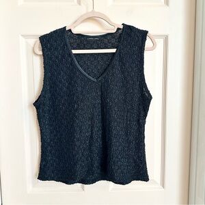 Black Linda leal pullover vest